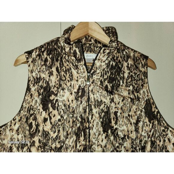 V17 CJ Banks Quilted Brown Camo Vest - Picture 2 of 9